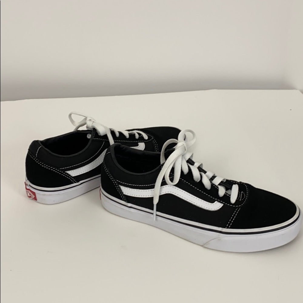 💚💚 VANS OLD SCHOOL BLACK AND WHITE 5Y.  Woman’s size 6.5,